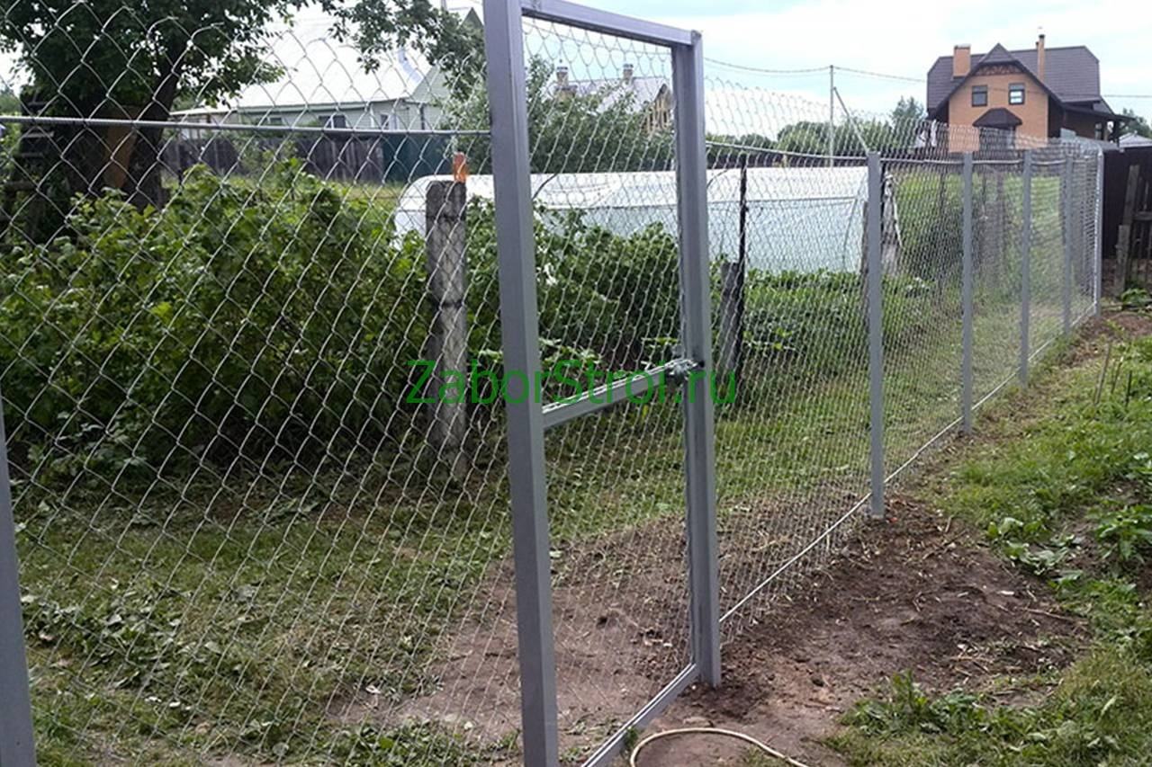 Забор из сетки рабицы 25 метров с арматурой в Туле. Цены с установкой.